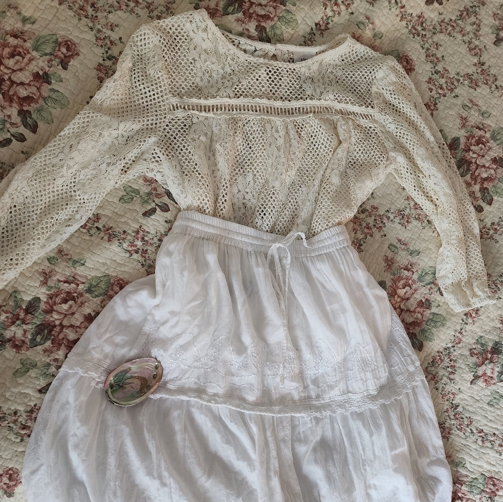 Lacy flowers top size Large
